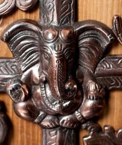 〔壁掛けタイプ〕インドの神様ウォールハンギング - 卍とオーンガネーシャ〔21cm〕 - サブ2