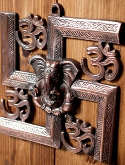 〔壁掛けタイプ〕インドの神様ウォールハンギング - 卍とオーンガネーシャ〔21cm〕 - サブ3