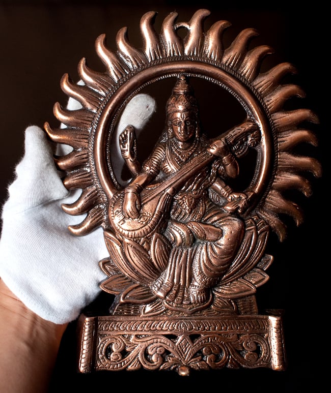 〔壁掛けタイプ〕インドの神様ウォールハンギング - サラスヴァティ 音楽の神様〔27.5cm〕 9 - サイズ感はこのくらいになります