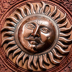 〔壁掛けタイプ〕インドの神様ウォールハンギング - スーリャ 太陽神〔23.5cm〕 - サブ2