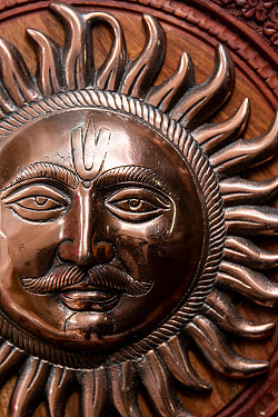 〔壁掛けタイプ〕インドの神様ウォールハンギング - スーリャ 太陽神〔23.5cm〕 - サブ4