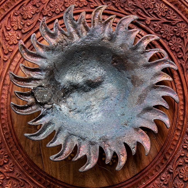 〔壁掛けタイプ〕インドの神様ウォールハンギング - スーリャ 太陽神〔23.5cm〕 7 - 裏面部分です。