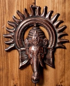 〔壁掛けタイプ〕インドの神様ウォールハンギング - ガネーシャフェイス〔28.5cm〕