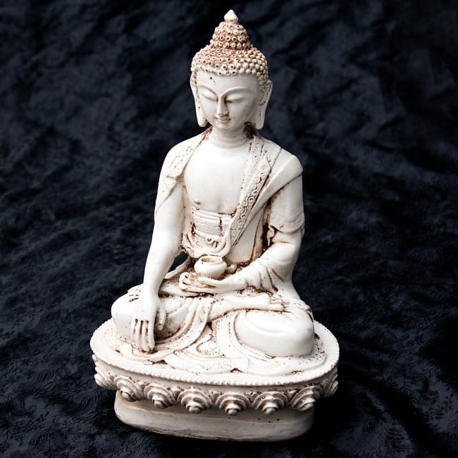 ブッダ ホワイト[20cm]の写真1枚目です。静かな存在感のある神像です。神様,神様像,レジン　神様,インド　神様