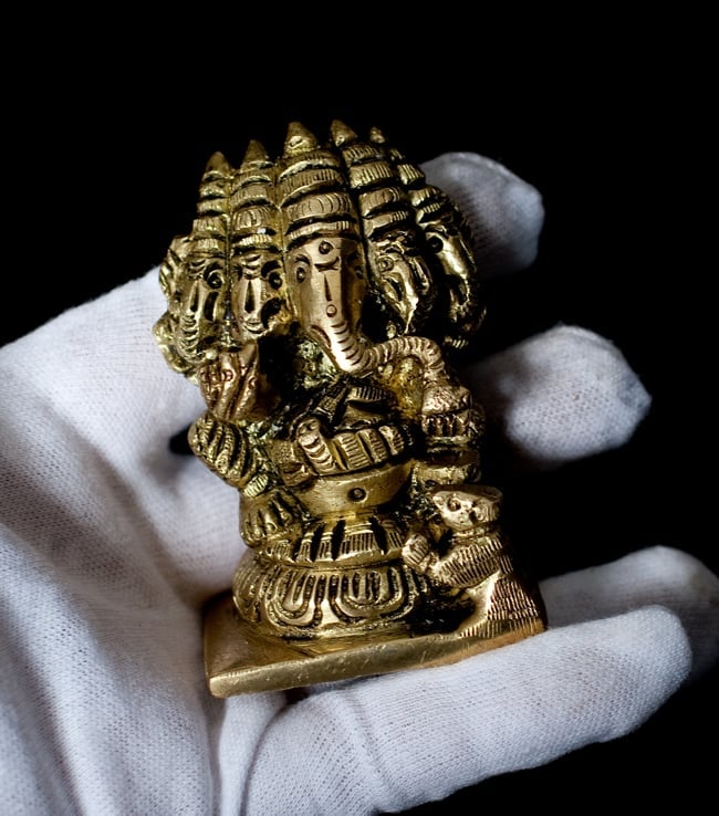 ガネーシャ像（座）　金属製　約2.5cm 　ー インドの小さな神さま ー ガネーシャ像（座） 金属製 約2.5cm ー インドの小さな神さま ー