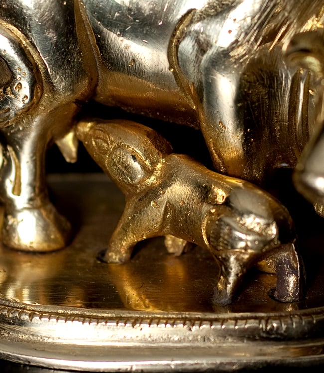 ブラス製 聖牛スラビー像 Kamadhenu[5.2cm] の通販 - TIRAKITA.COM