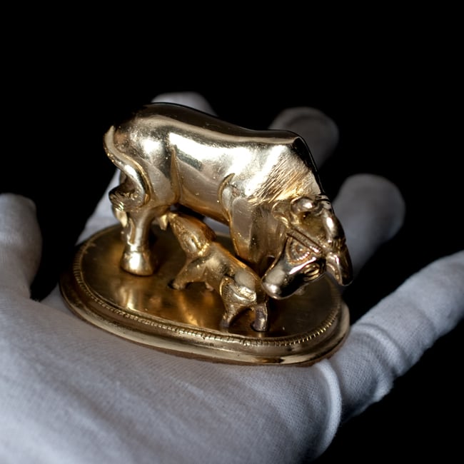 仏像 クリシュナ 聖牛 ナンディン ブラス製 ヒンドゥー 神様像 孔雀と笛を吹くクリシュナ〔8.2cm〕 インド 置物 エスニック アジア 送料無料 クリシュナ 聖牛 ナンディン ブラス製 笛を吹くクリシュナ〔15.5cm〕 ヒンドゥー 神様像 インド 置物