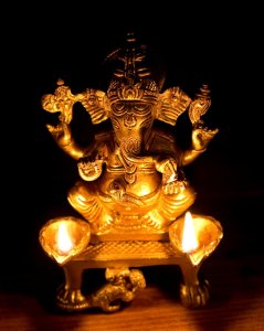 ブラス製 座りガネーシャのオイルランプ＆香立て[13.5cm]