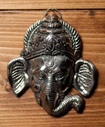 〔壁掛けタイプ〕インドの神様ウォールハンギング - フェイスガネーシャ〔10.8cm〕の商品写真