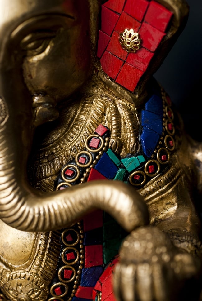 【一点もの】緑青石装飾のガネーシャ[高さ：27cm] 8 - 左手には大好物のモーダカを持っています