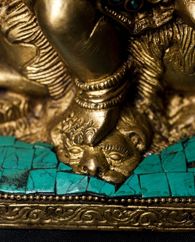 【一点もの】緑青石装飾のガネーシャ[高さ：19.5cm] 5 - 悪鬼を押さえつけているのでしょうか