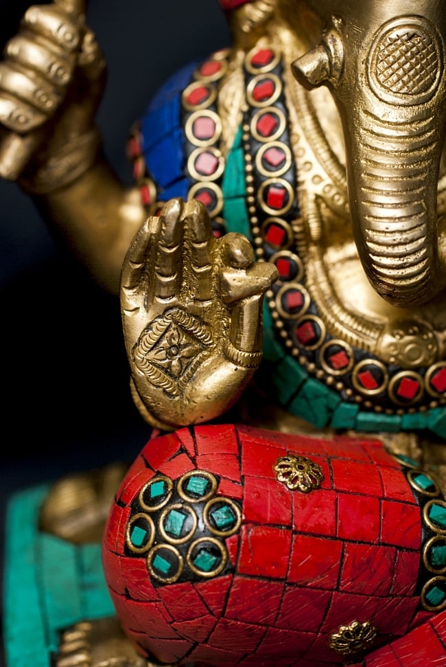 【一点もの】緑青石装飾のガネーシャ[高さ：21.5cm] 4 - 細部までよく作り込まれています。