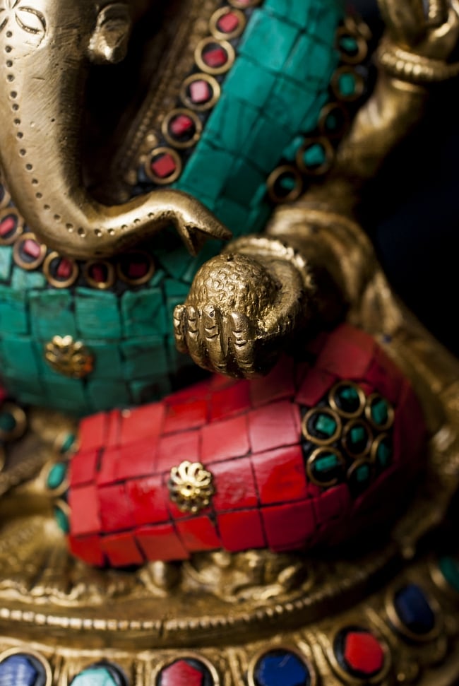 【一点もの】緑青石装飾のガネーシャ[高さ：20.5cm] 6 - 手には大好物のモーダカ