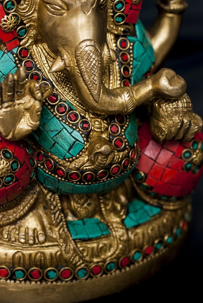 【一点もの】緑青石装飾のガネーシャ[高さ：22cm] 4 - 細部までよく作り込まれています。