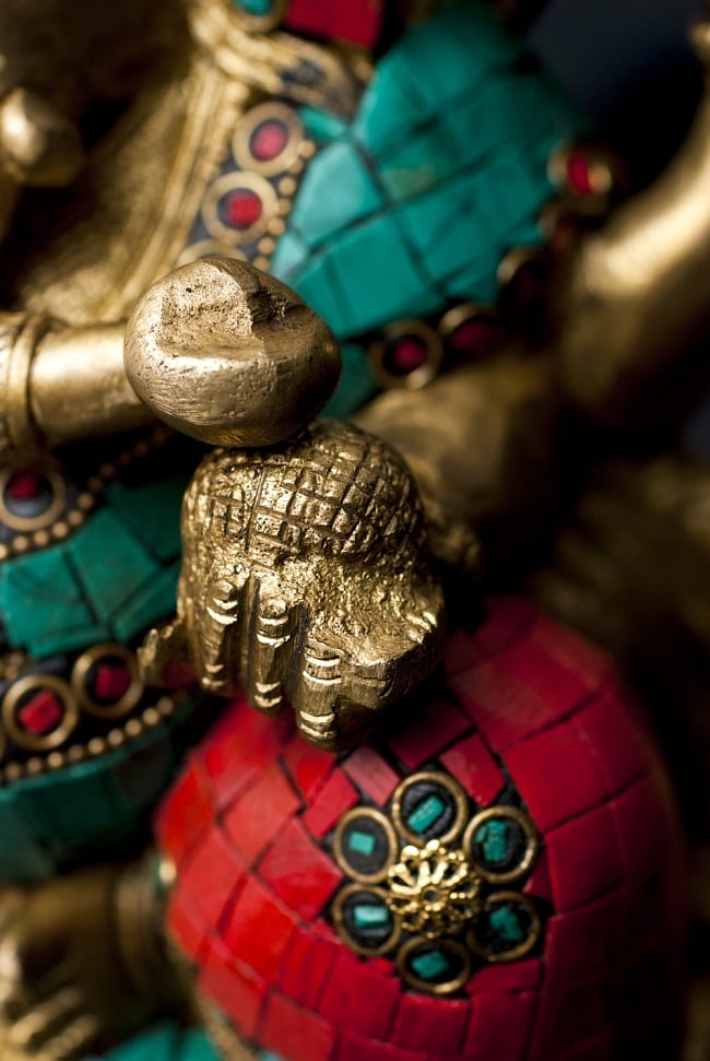 【一点もの】緑青石装飾のガネーシャ[高さ：22cm] 6 - 手には大好物のモーダカ