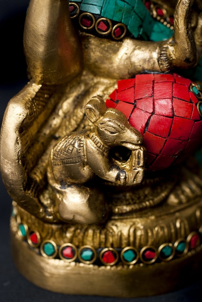 【一点もの】緑青石装飾のガネーシャ[高さ：22cm] 8 - 足元にはガネーシャの乗り物、ネズミがいます。