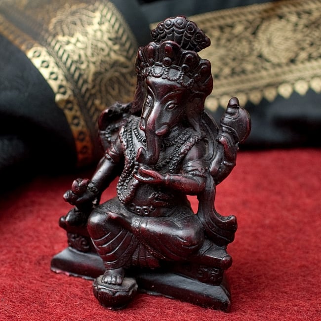 座りガネーシャ像[11.5cm]の写真1枚目です。正面から撮影しましたレジン　神様,ヒンドゥー教,仏教,置物,ガネーシャ,金運,幸運,学業