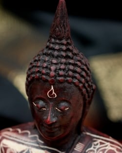 手彫り模様のブッダ像[16.3cm] - サブ4