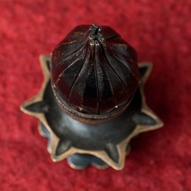 ロータスのお香&キャンドルスタンド - 二段 - 11.5cm 5 - 大きさを感じて頂くため、手に持ってみました