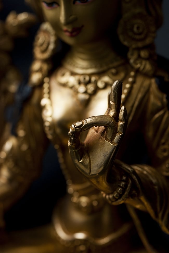 多羅菩薩（ターラー） 銅造鍍金仕上げ - 23cm 9 - 右手の様子です。