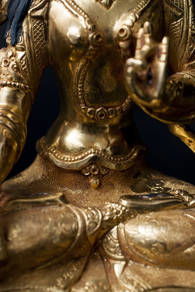 白多羅菩薩（ホワイト・ターラー） 銅造鍍金仕上げ - 21.5cm 13 - 滑らかな腹部の様子です。