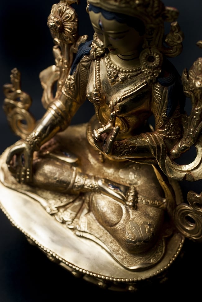 白多羅菩薩（ホワイト・ターラー） 銅造鍍金仕上げ - 21.5cm 17 - 見る角度によって異なった姿を現します。