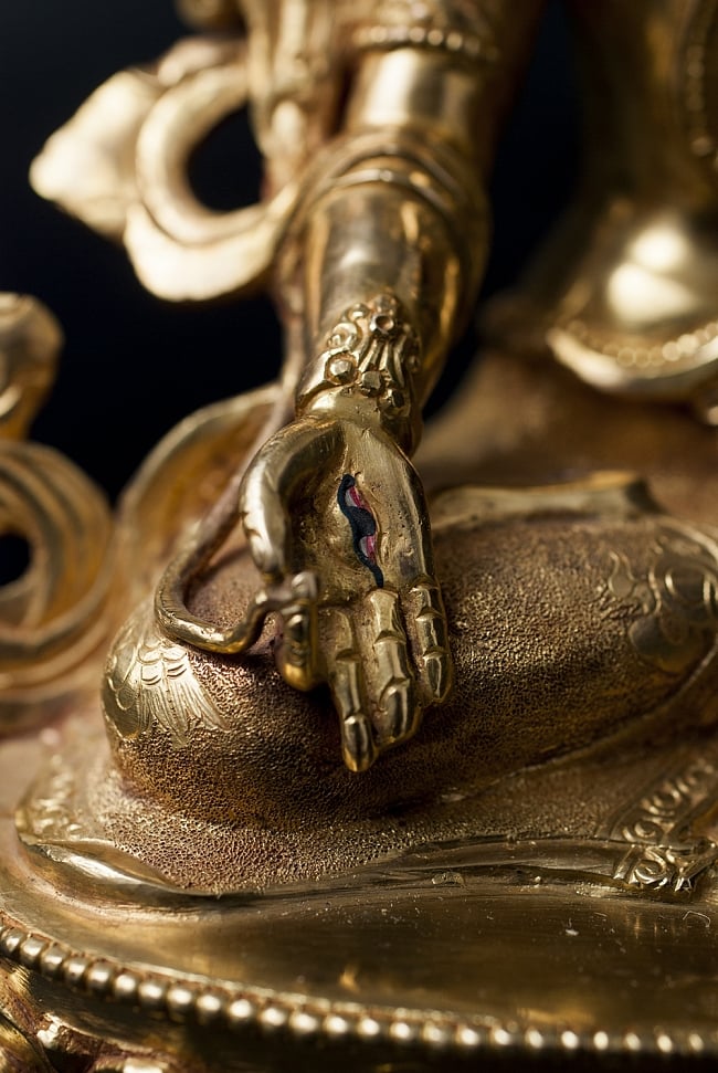 白多羅菩薩（ホワイト・ターラー） 銅造鍍金仕上げ - 21.5cm 8 - 右手をみてみました。