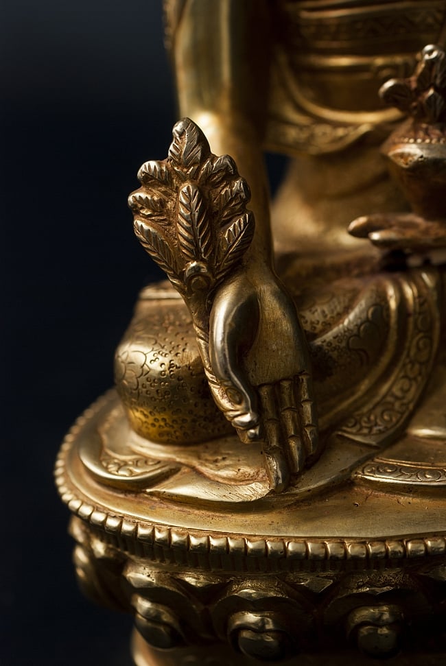 薬師如来（バイシャジヤ・グル） 銅造鍍金仕上げ - 21.5cm 12 - 病苦を取り除く現世的なご利益のある仏様とされています。