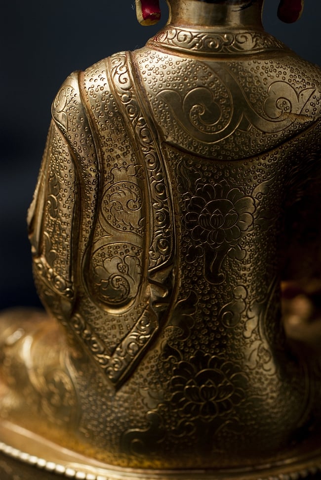 薬師如来（バイシャジヤ・グル） 銅造鍍金仕上げ - 21.5cm 19 - 衣の表現が美しいですね。
