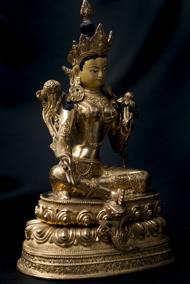 多羅菩薩（ターラー） 銅造鍍金仕上げ - 33cm 3 - 見る角度により異なった陰影を生じる美しい像です。