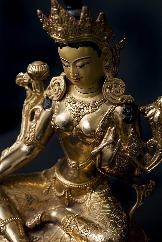 多羅菩薩（ターラー） 銅造鍍金仕上げ - 33cm 9 - 胸から腹部に掛けての豊かで女性的な造形を御覧ください。