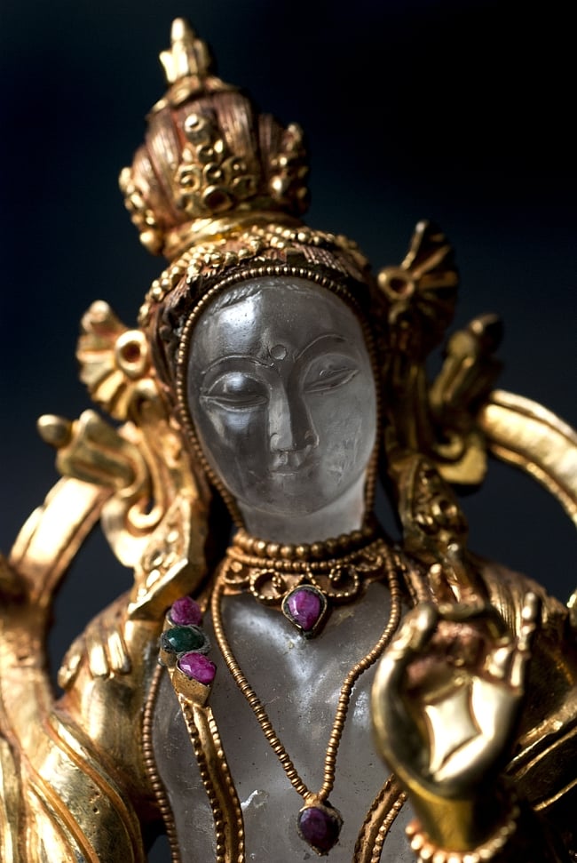 水晶多羅菩薩（クリスタル・ターラー） 銅造鍍金水晶彫琢仕上げ - 24cm 6 - 洗練された印象のある顔立ちです。