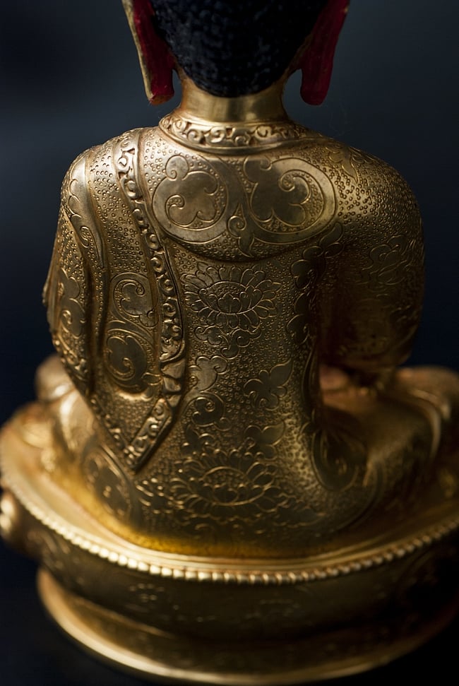 阿弥陀仏（ブッダ・アミタバ） 銅造鍍金仕上げ - 21cm 17 - 衣の表現も美しいですね。