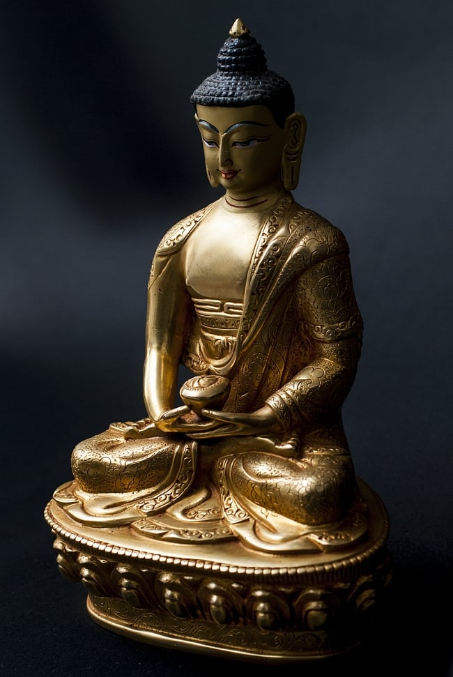 阿弥陀仏（ブッダ・アミタバ） 銅造鍍金仕上げ - 21cm 2 - 斜め横からの姿になります。