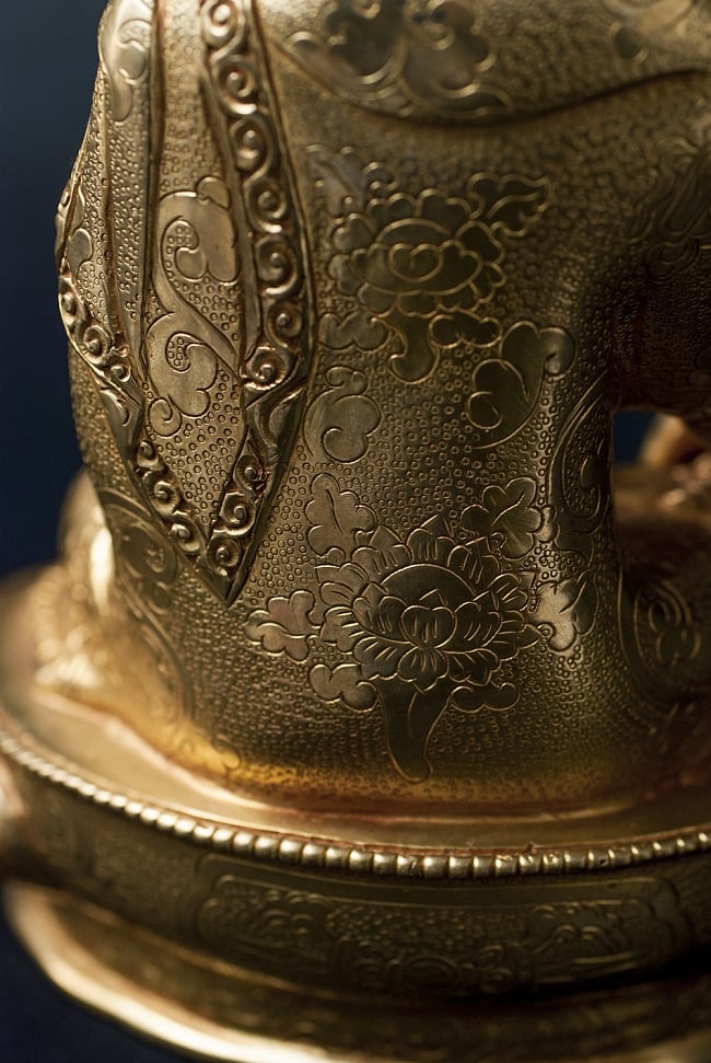 阿しゅく如来（アクショービヤ） 銅造鍍金仕上げ - 20cm 18 - 衣の表現も美しいです。