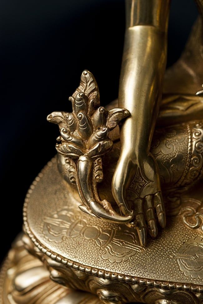 薬師如来（バイシャジヤ・グル） 銅造鍍金仕上げ - 28.5cm 11 - 滑らかな腕の表現