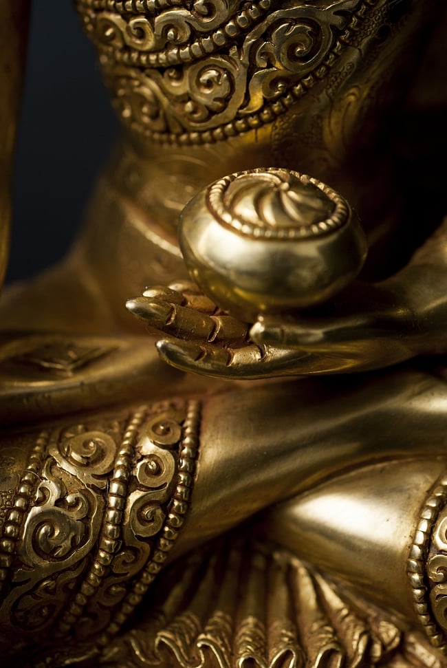 仏陀（ブッダ） 銅造鍍金仕上げ - 32cm 12 - スラリと長く美しい指です。