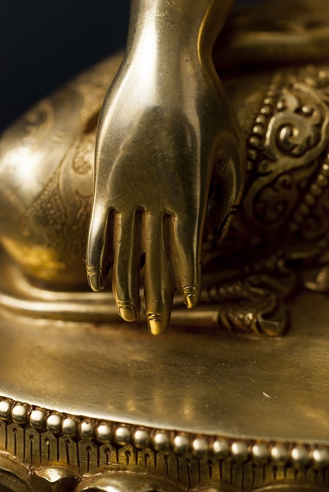 仏陀（ブッダ） 銅造鍍金仕上げ - 32cm 13 - 右手をみてみました。