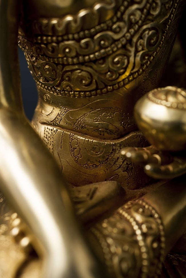 仏陀（ブッダ） 銅造鍍金仕上げ - 32cm 15 - 腹部の様子をみてみました。
