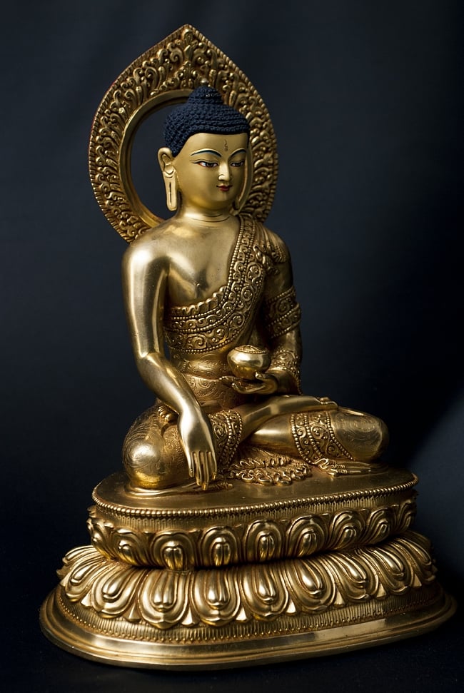 仏陀（ブッダ） 銅造鍍金仕上げ - 32cm 3 - 見る角度により異なった陰影を生じる美しい像です。