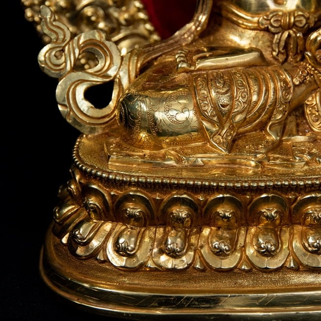 金剛薩た（ヴァジュラ・サットゥヴァ） 銅造鍍金仕上げ - 37cm 11 - 膝周りの様子です。