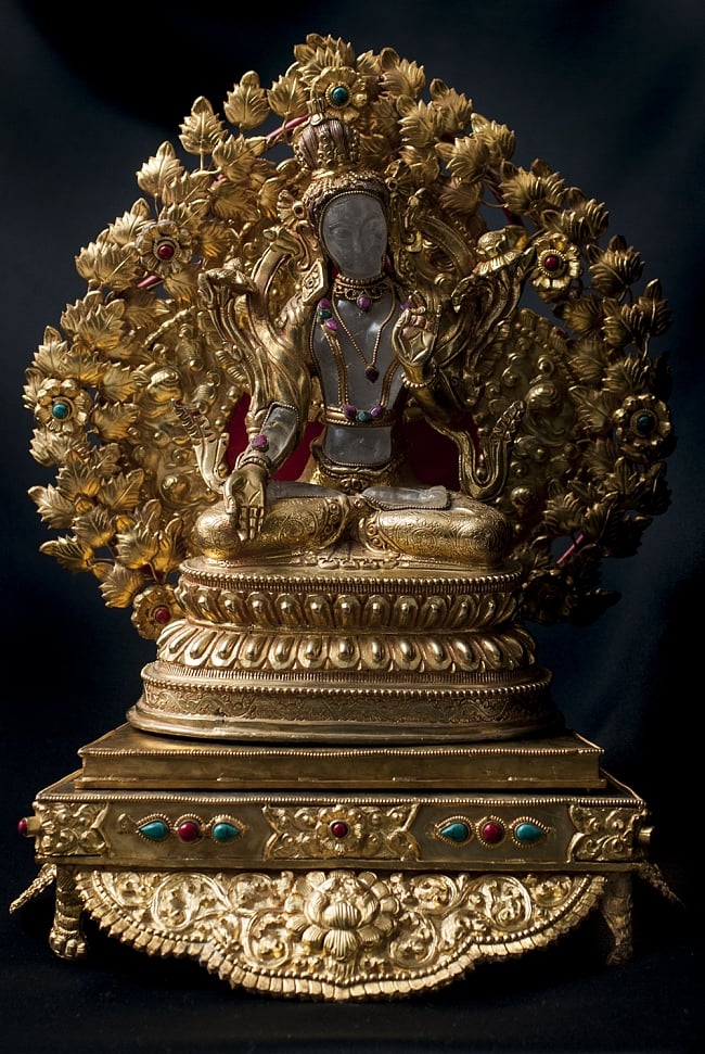 神像・仏像用台座  - 銅造鍍金仕上げ 16 - 水晶多羅菩薩（クリスタル・ターラー） 銅造鍍金水晶彫琢仕上げ - 24cm（TI-RSDL-1365）を設置してみました。