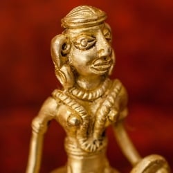 剣と盾を持つ女性のハンドベル - [高さ：約13cm] - サブ3