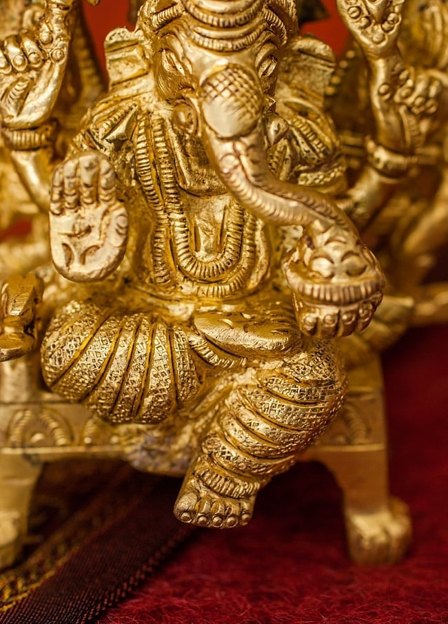 ブラス製 傘ガネーシャ - [高さ：約15cm] 6 - どっしりとした風格にどこか愛らしさの漂うインドの神様です。