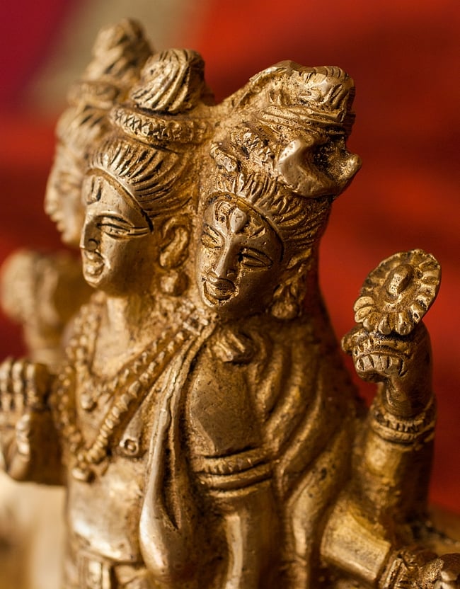 ブラス製 ダッタトレーヤ - [高さ：約16.5cm] 3 - ブラフマー・シヴァ・ビシュヌが三位一体となった神像です。