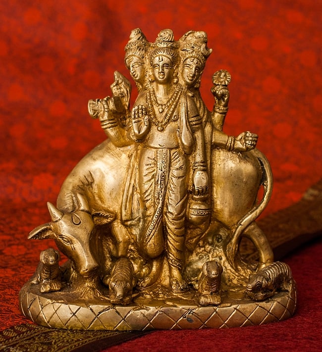 ブラス製 ダッタトレーヤ - [高さ：約16.5cm]の写真ダッタトレーヤ,シヴァ,ブラフマー,ヴィシュヌ