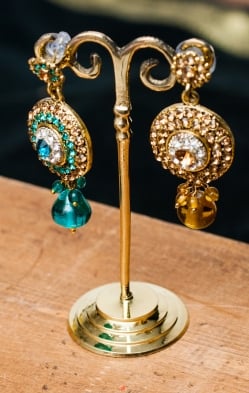 金属製のピアススタンド　ゴールド - サブ5