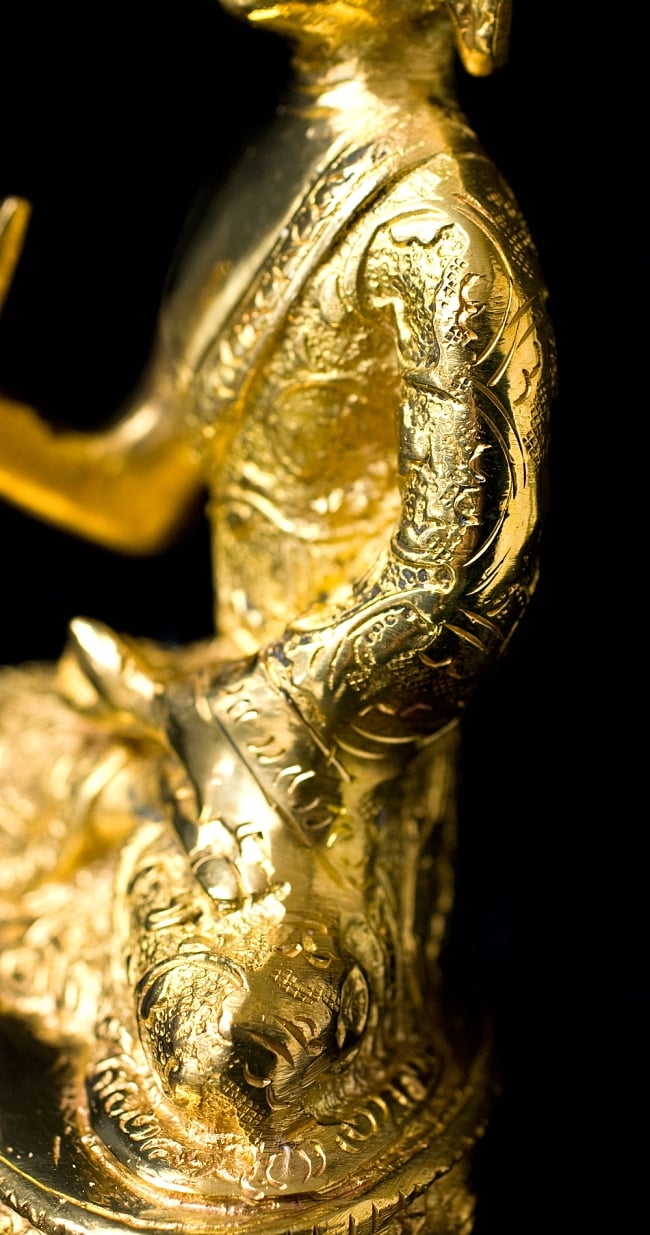 金色に輝くヒストリーブッダ像【高さ：約18cm】 5 - 金色に輝いていて、とても美しい仏陀像です。