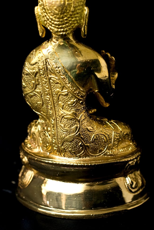 金色に輝くヒストリーブッダ像【高さ：約18cm】 6 - 背面にも細かな彫り込みが施されています。