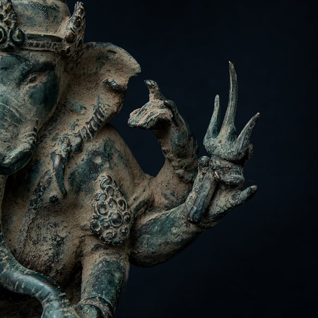 アンティーク仕立て ガネーシャ立像(30.5cm) 4 - 世紀を経たような重厚感があります。